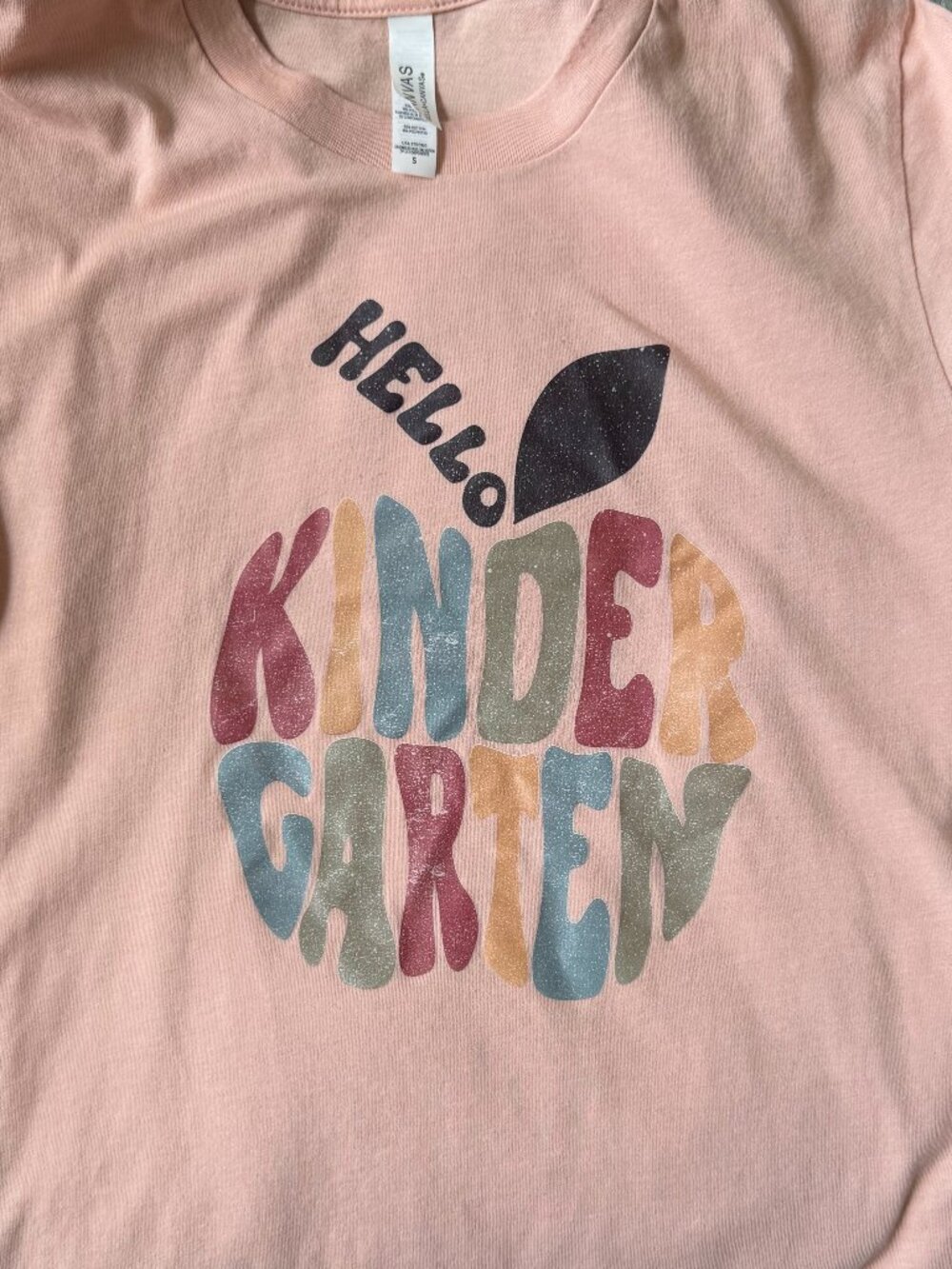 Hello Kindergarten Apple Teacher T-Shirt Size Small